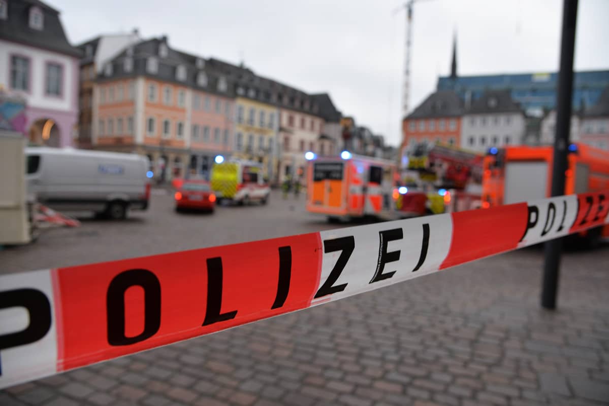 Poliisin eristämä tapahtumapaikka Trierin keskustassa.