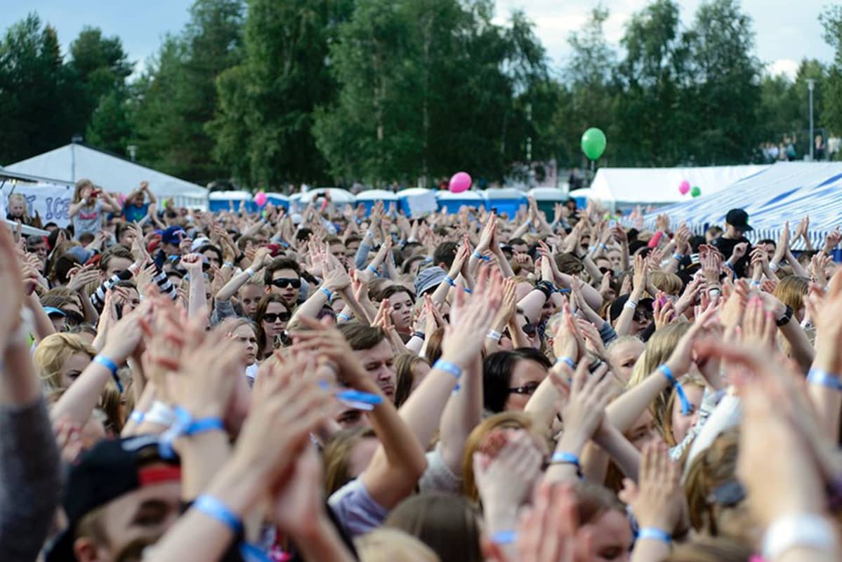 Simerockin yleisöä.
