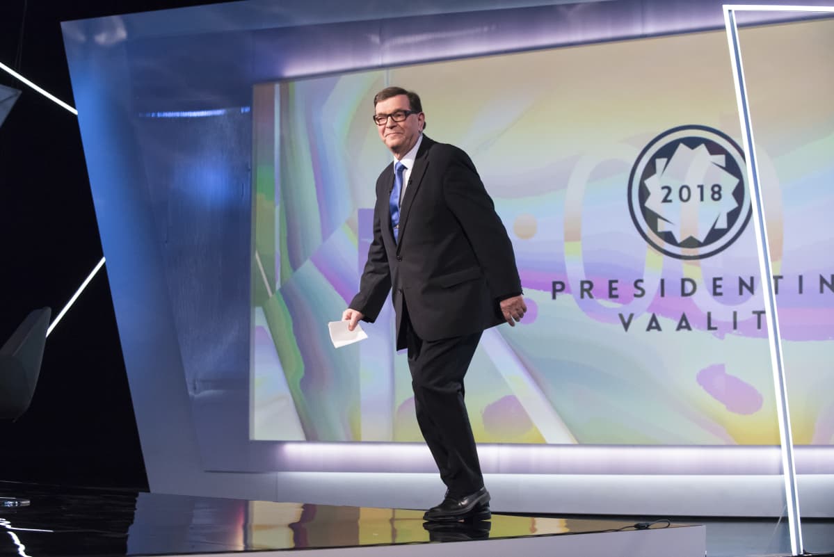 Paavo Väyrynen TV1:n studiossa presidenttitentti-ohjelmassa 08.01.2018. Presidentinvaalit 2018, presidenttipäivät televisiossa