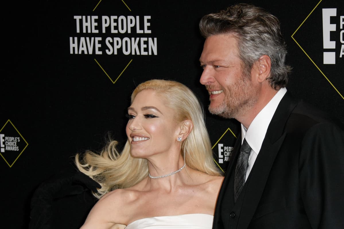 Gwen Stefani ja Blake Shelton rinnakkain.