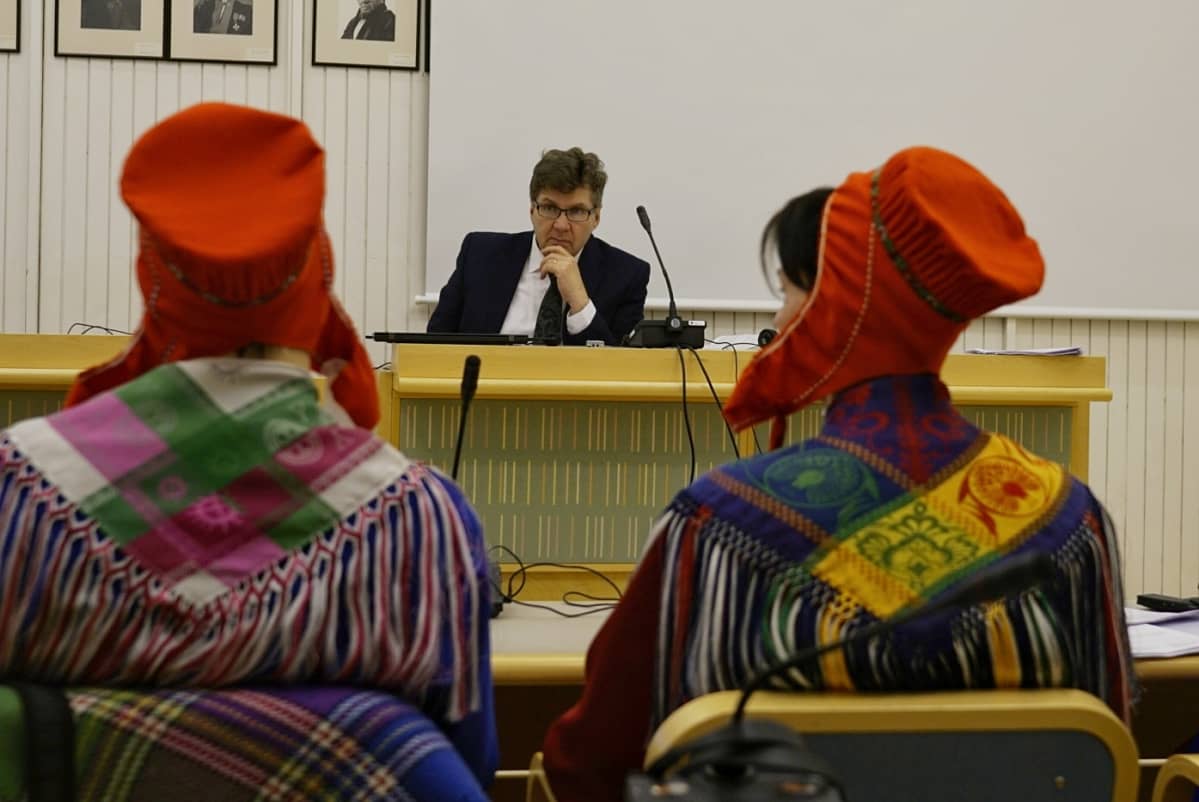 Kuva Tenon luvattoman pyynnin käräjistä Utsjoella 14.2.2019. Kuvassa käräjätuomari Esko Hohti.