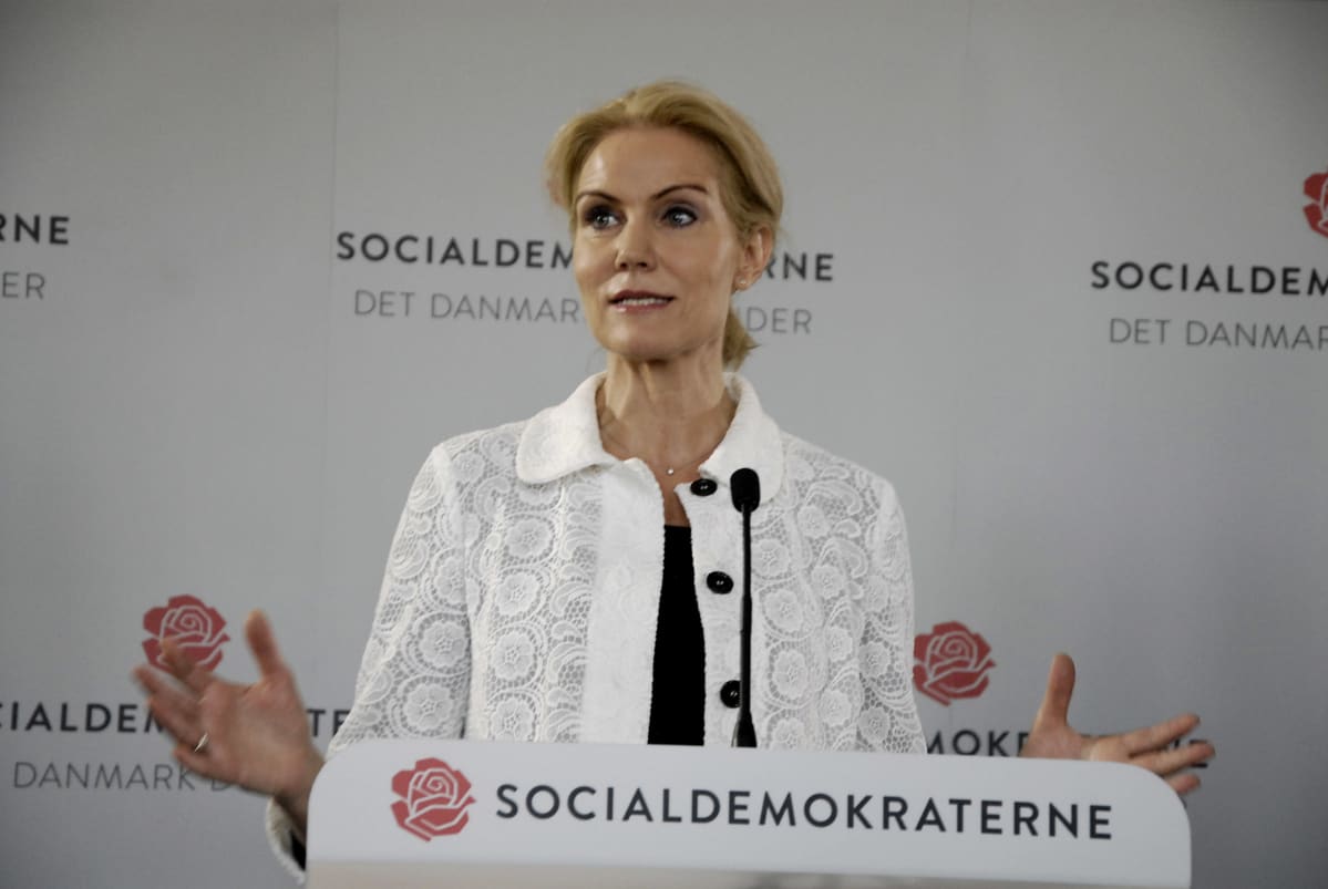 Helle Thorning-Schmidt puhumassa.