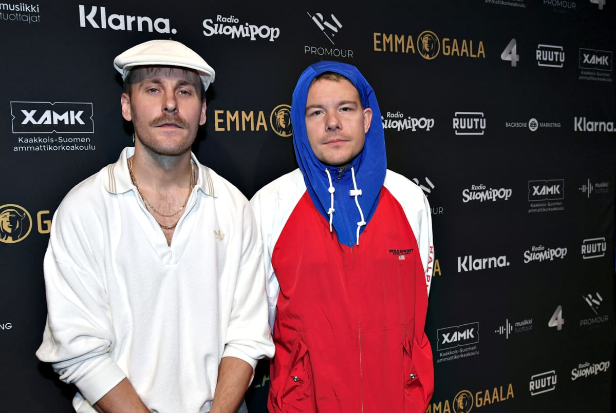 Rap-duo JVG eli Jare ja VilleGalle (oik.) Musiikkituottajat ry:n järjestämän musiikkialan Emma Gaalan lehdistötilaisuudessa Helsingissä 12. joulukuuta 2019.