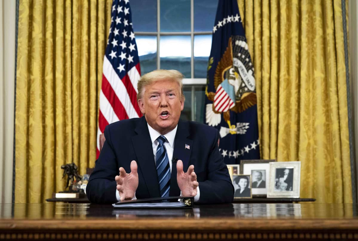 Donald Trump pitää tiedotustilaisuutta Valkoisessa talossa