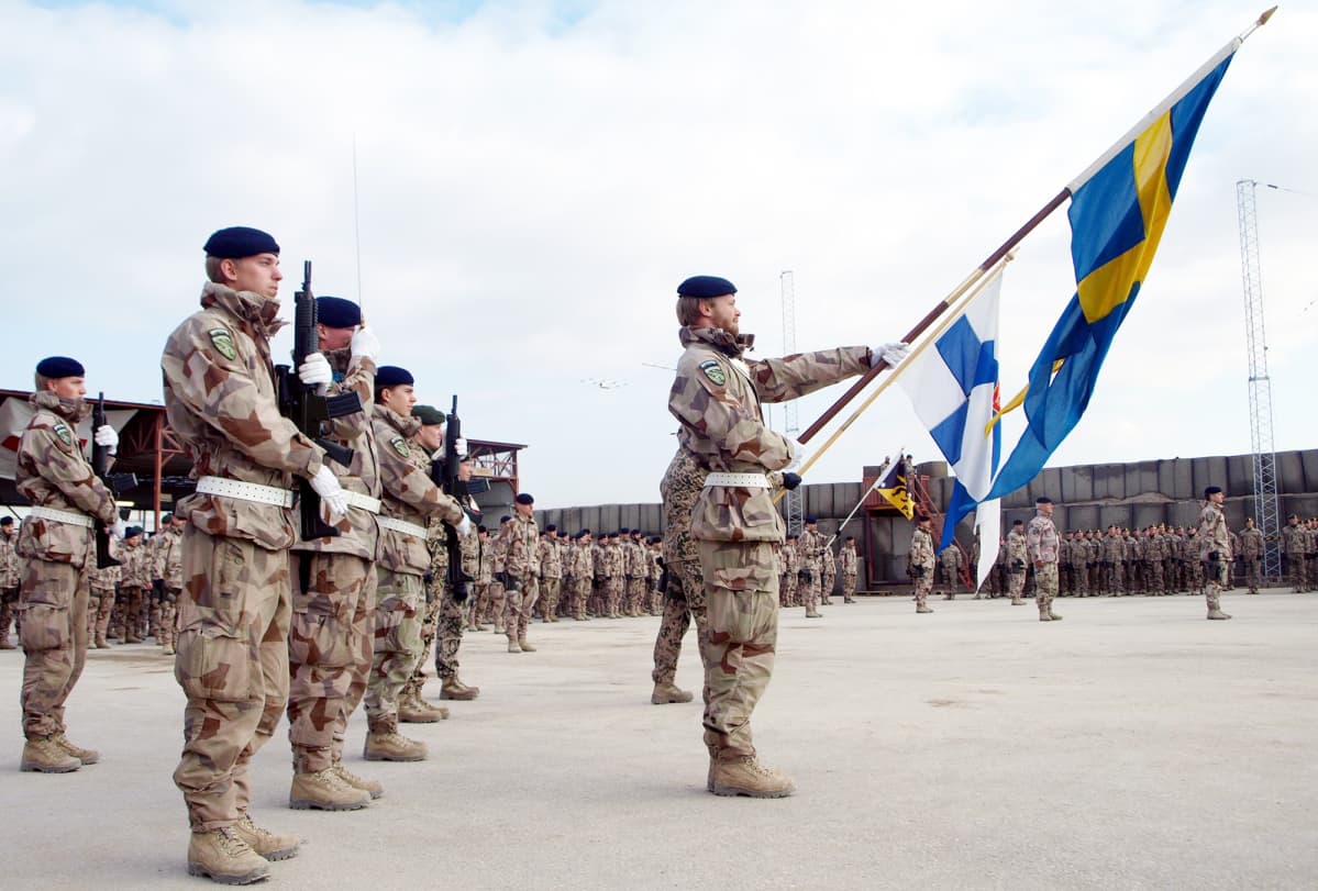 Ruotsalaisia ja suomalaisia sotilaita Afganistanissa.