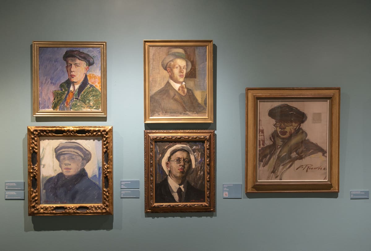Jalmari Ruokokoski töitä Hyvinkään taidemuseossa.