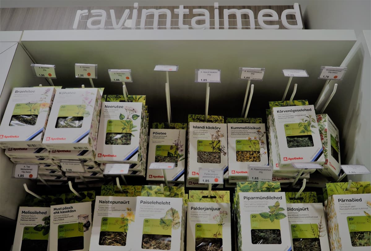 Virossa yrtit ja luontaistuotteet kuuluvat tavallisten apteekkien valikoimaan.