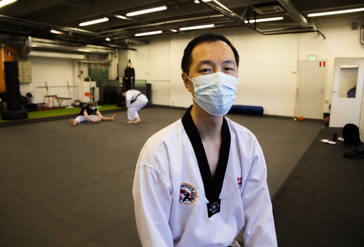 Taekwondo pääopetaja Inkwon Hwang.