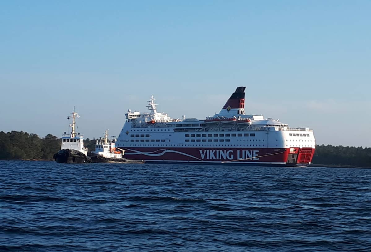 M/S Amorellan siirto Järsön saaren edustalla 23.9.2020.