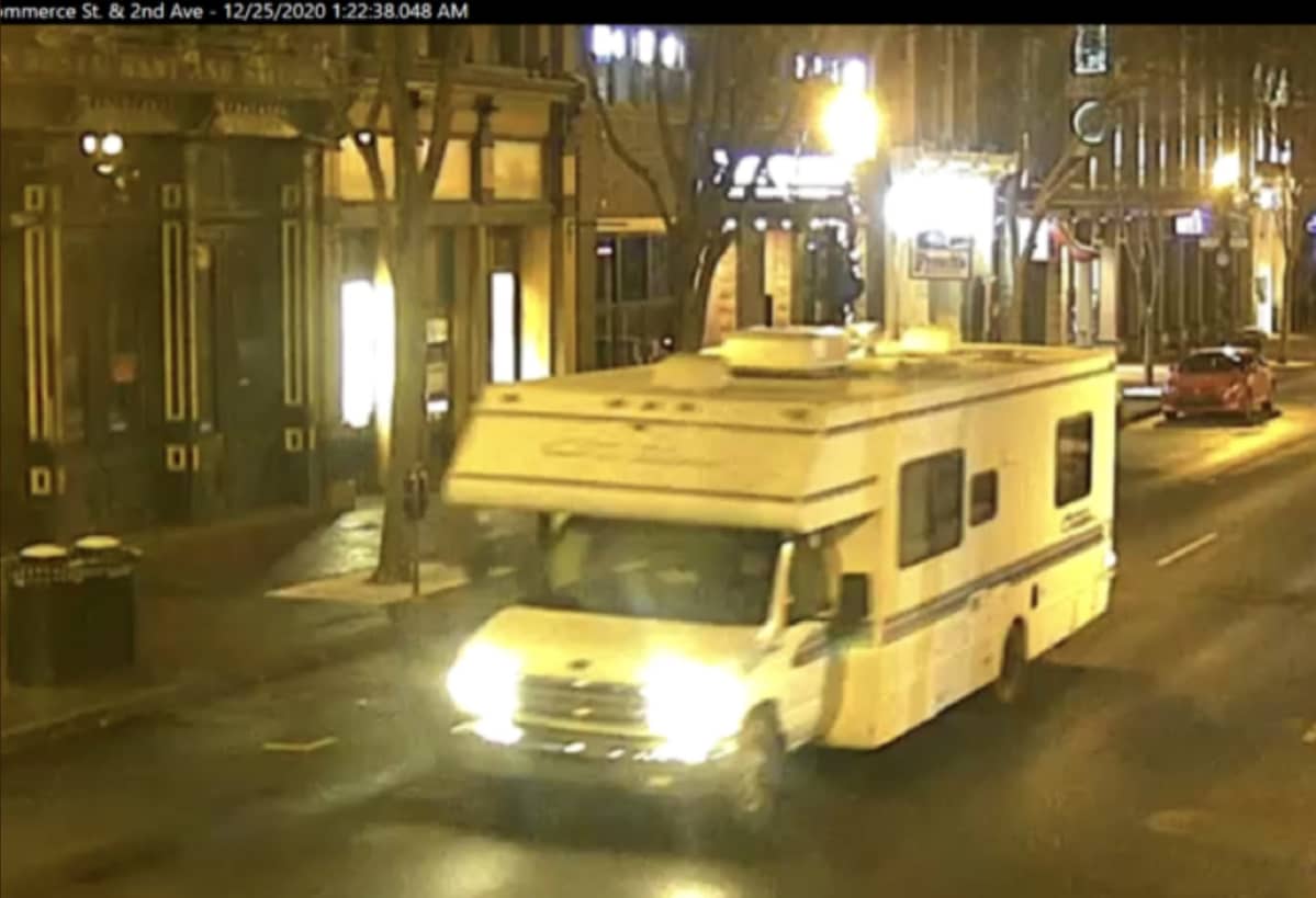 Poliisin julkaisema kuva matkailuautosta, jonne pommi tai räjähteet oli sijoitettu.