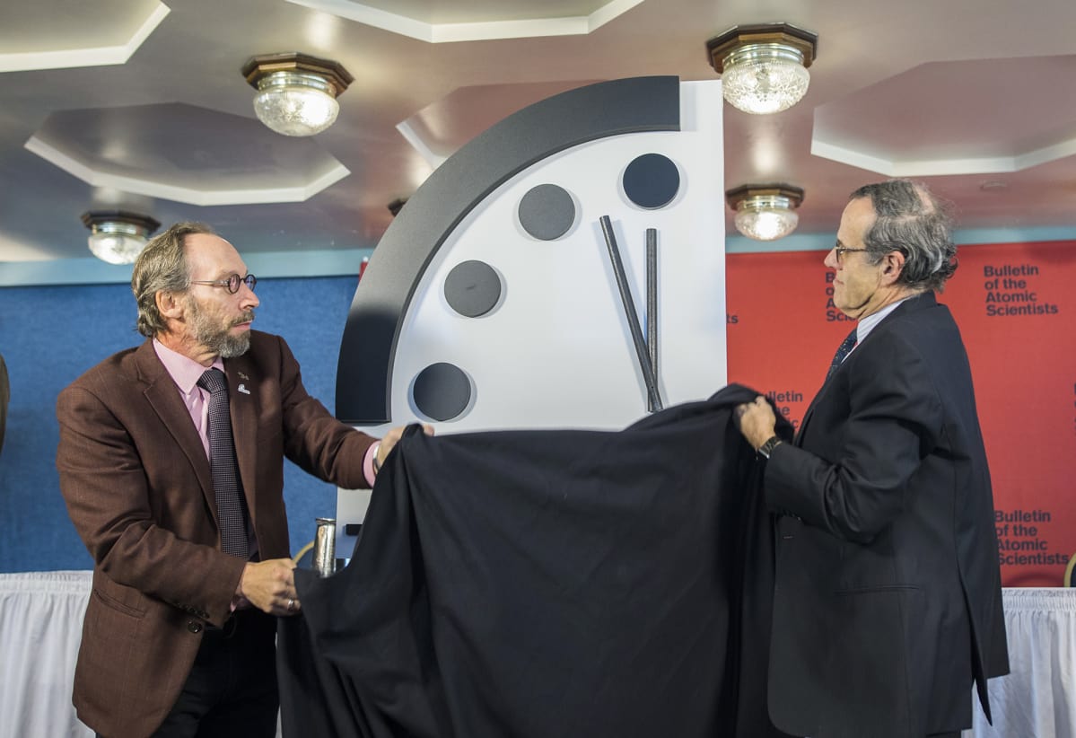 Lawrence Krauss ja Robert Rosner paljastivat paljastivat tumiopäivän kellon.