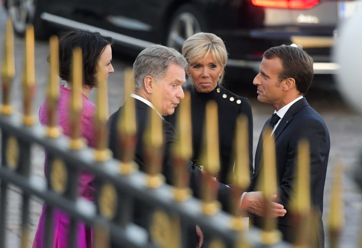 Ranskan presidentti Emmanuel Macron, hänen puolisonsa Brigitte Macron, tasavallan presidentti Sauli Niinistö ja rouva Jenni Haukio.
