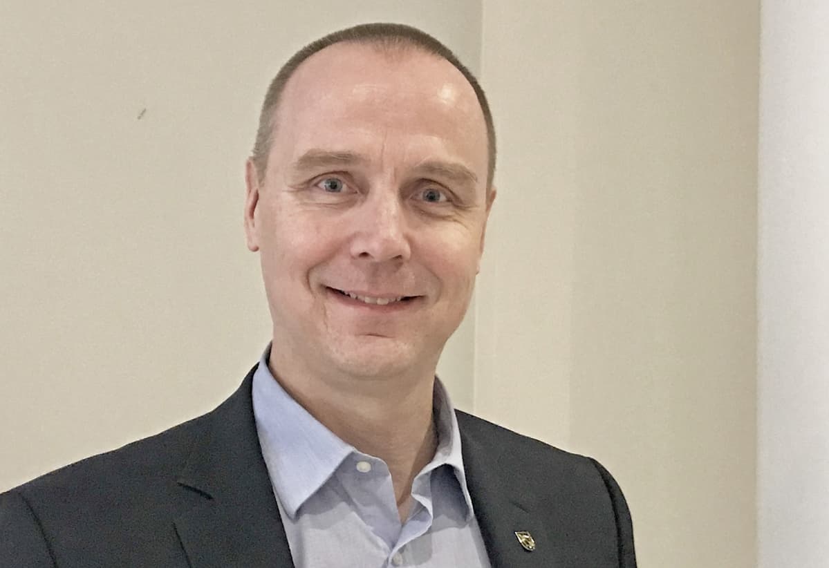 Keskustan puoluevaltuuston ja Pohjois-Savon piirin puheenjohtaja Antti Kivelä.