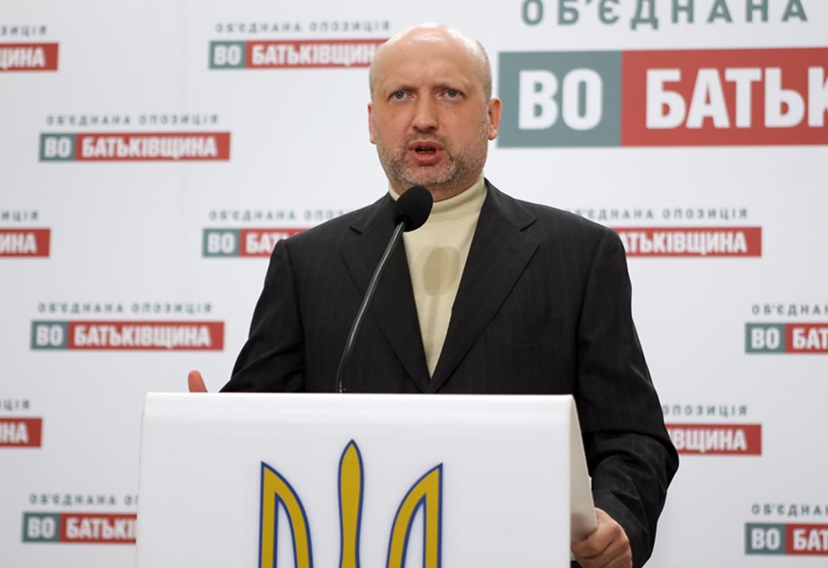 Oleksandr Turtšinov nousee parlamentin uudeksi puhemieheksi.