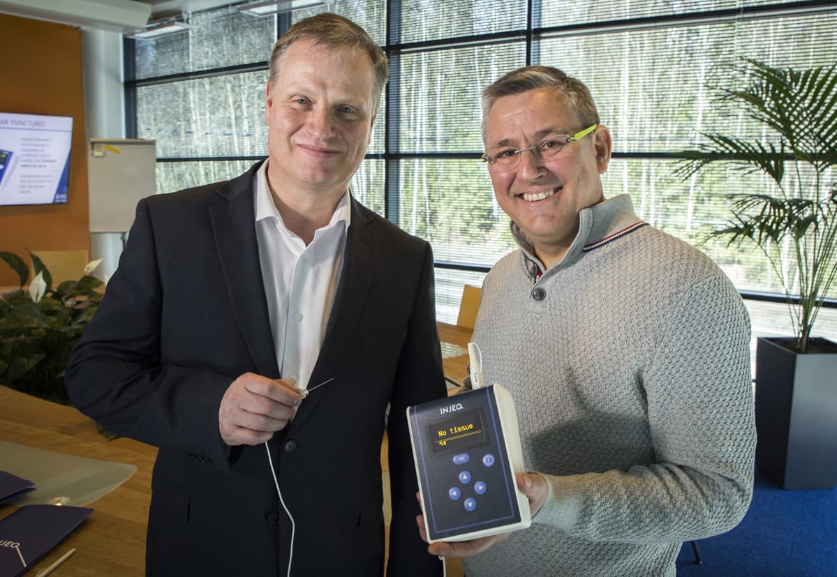 Injeqin toimitusjohtaja Rami Lehtinen (vas.) ja hallituksen puheenjohtaja Tommi Rasila.