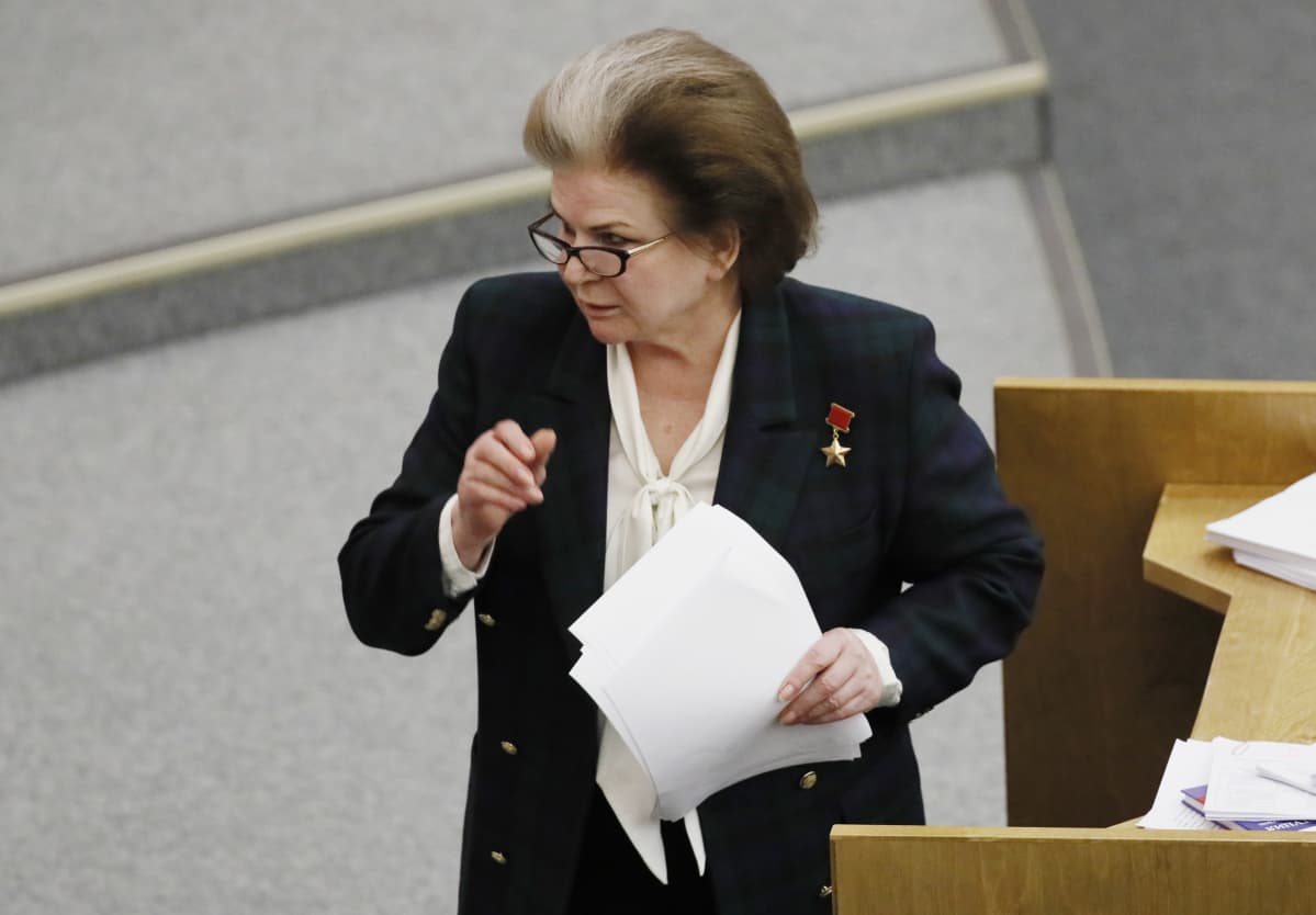 Valentina Tereškova, entinen kosmonautti ja nykyinen duuman edustaja.