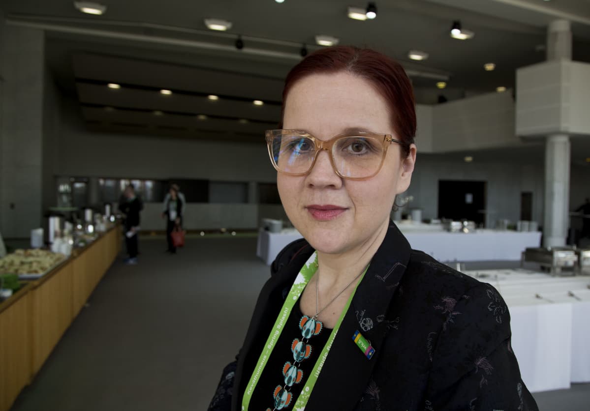 Aino heikkinen on väestörekisterikeskuksen henkilöstöpäällikkö. Hän on teköaly kurssilla.