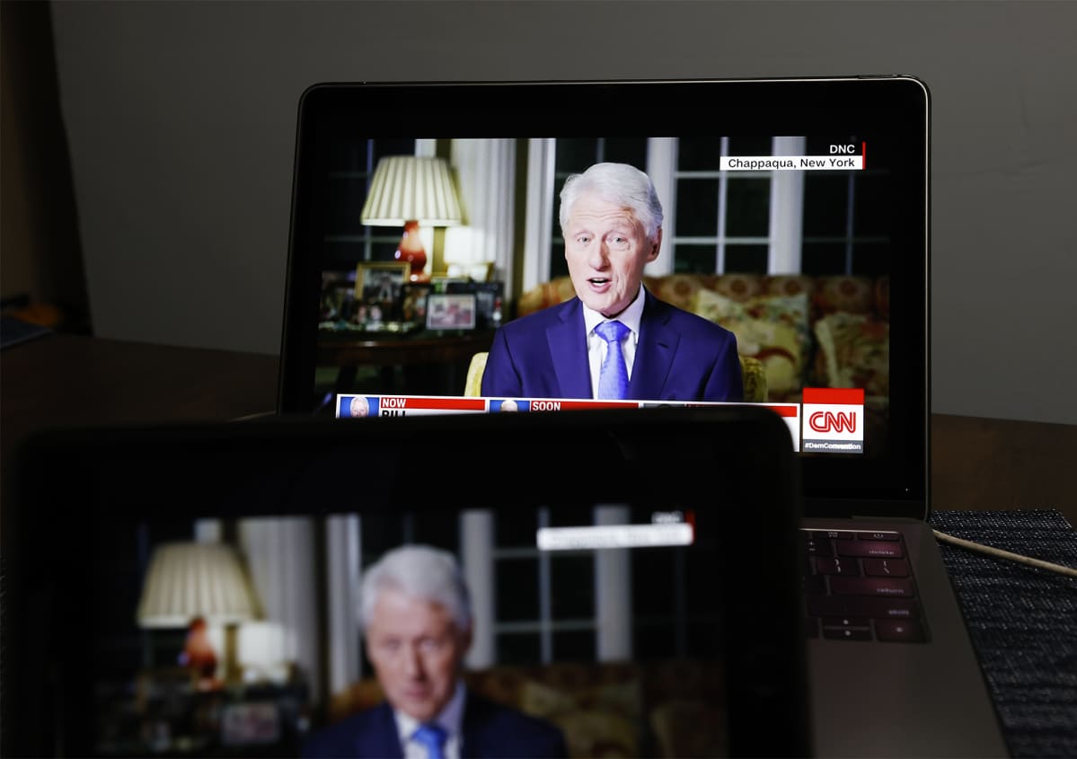 Entinen presidentti Bill Clinton puhui demokraattien puoluekokouksessa