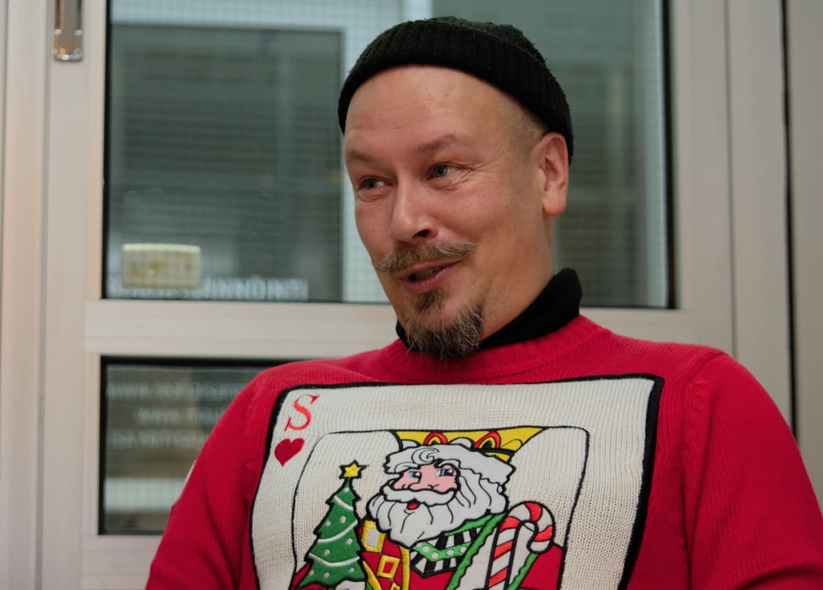 Tommi Haapaniemi joulupaidassa.