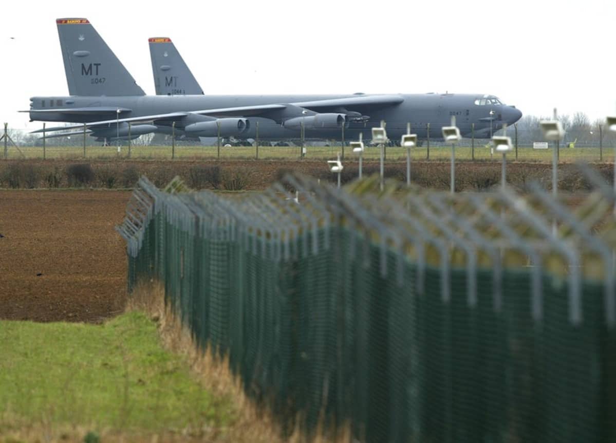 kaksi b-52 konetta