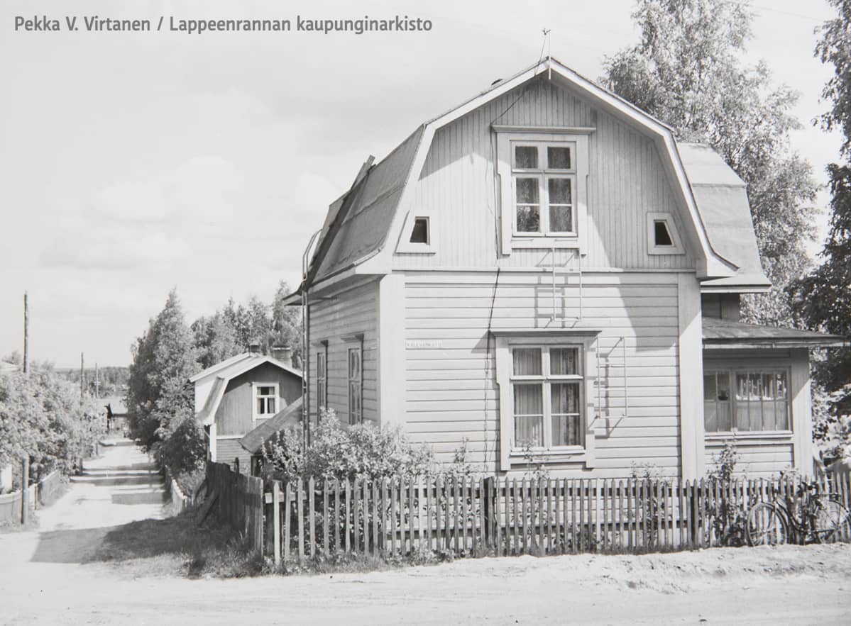 Hakali vuonna 1955. Kalevankadun ja Kulmakadun risteys.