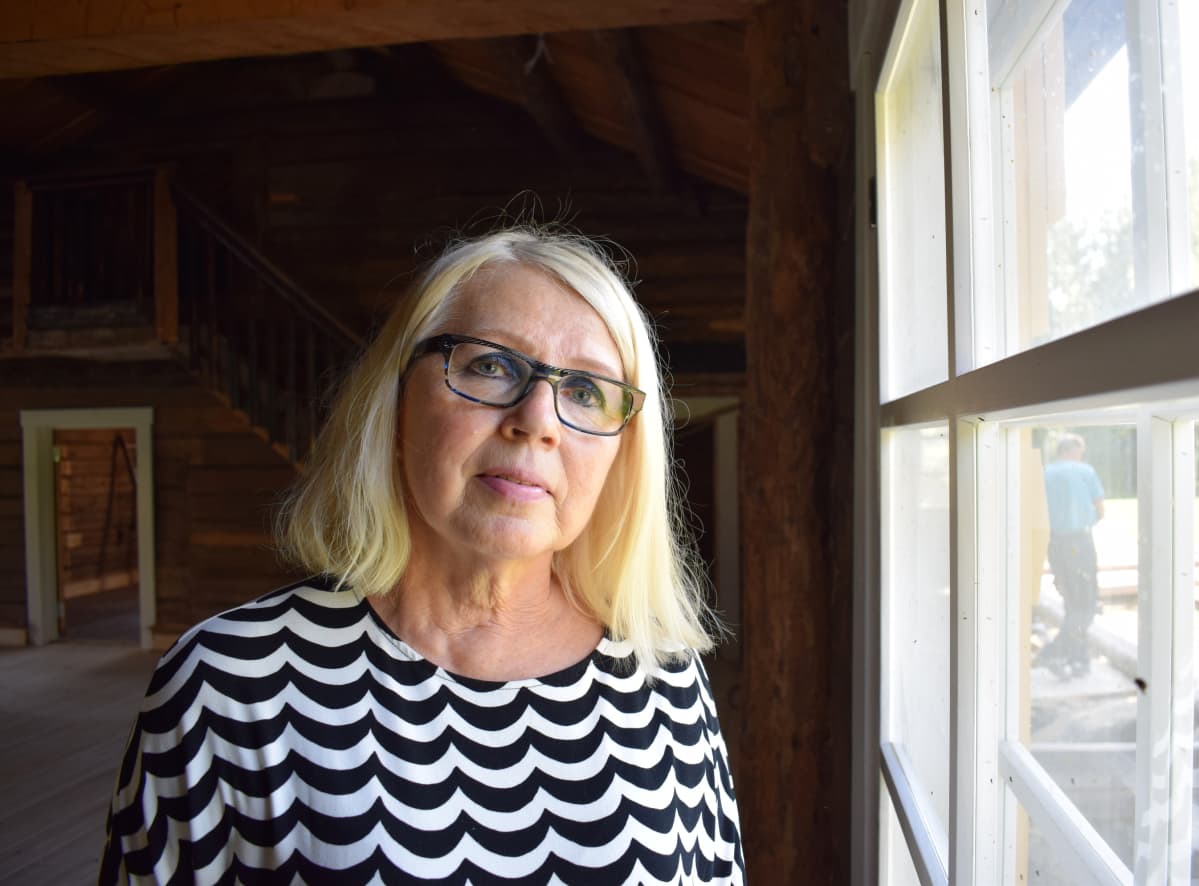 Tuula Karhinen vastaa talojen sisustussuunnittelusta.