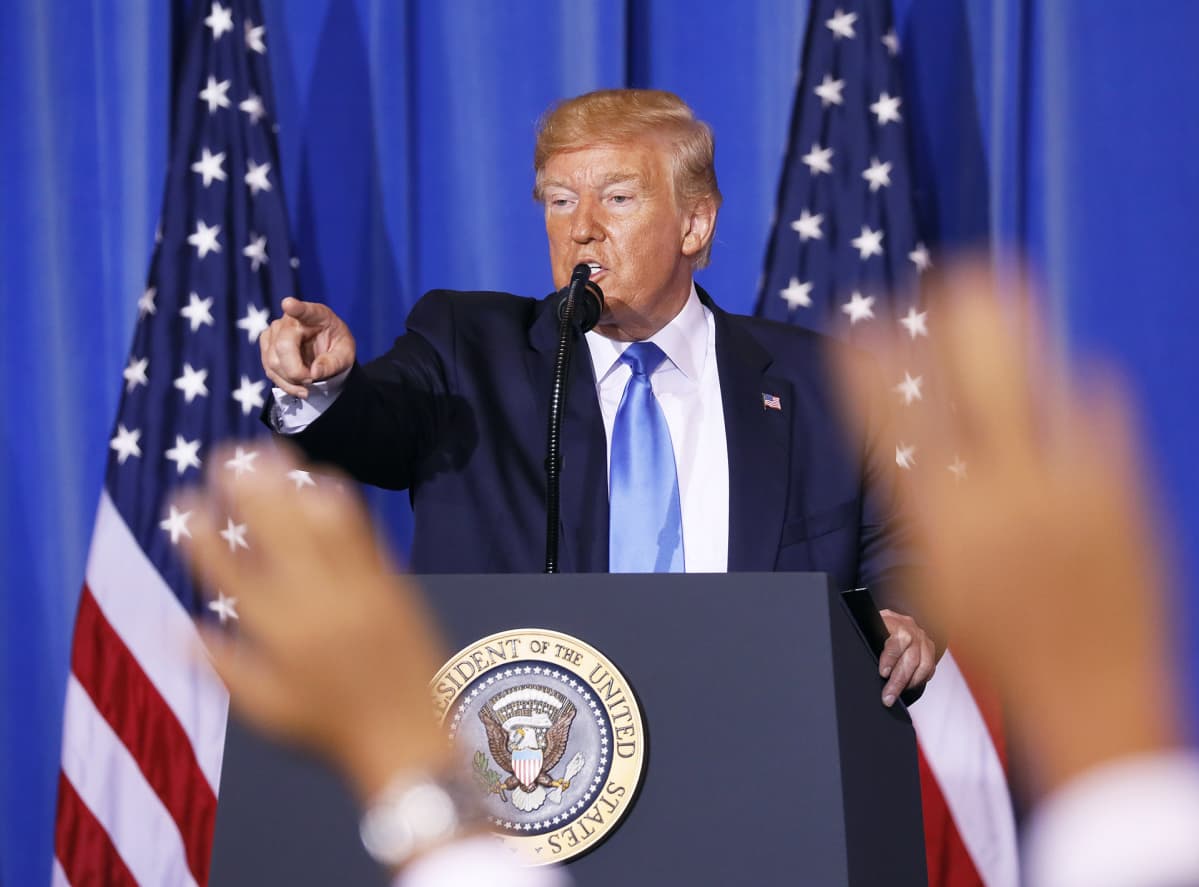 Presidentti Donald Trump lehdistötilaisuudessa.