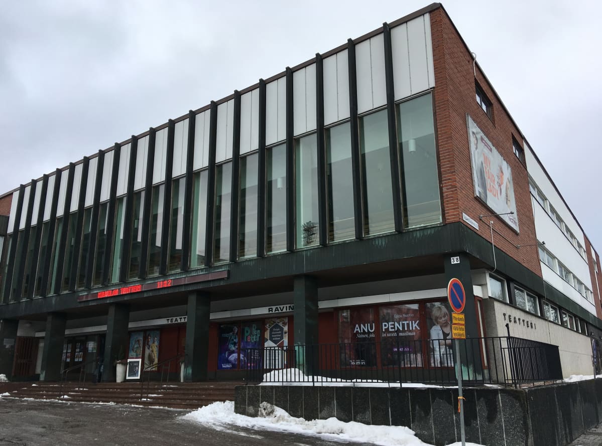 Kouvolan Teatteri kuvattu ulkoa.