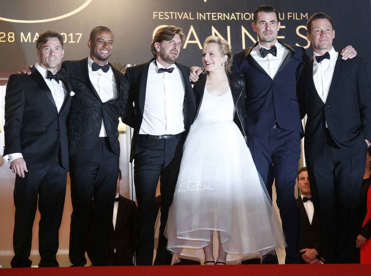 Elokuvan The Squaren näyttelijöitä ja ohjaaja. Kuvassa vasemmalta näyttelijät Terry Notary, Christopher Laesso, ohjaaja Ruben Östlund, näyttelijät Elisabeth Moss, Claes Bang ja Dominic West.