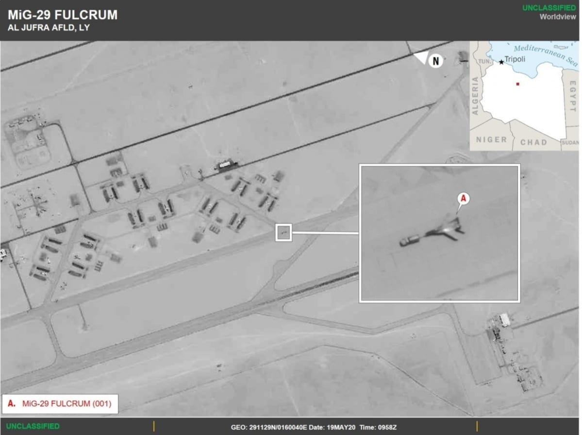 Satelliittikuvassa näkyy MiG-29-kone Libyassa.