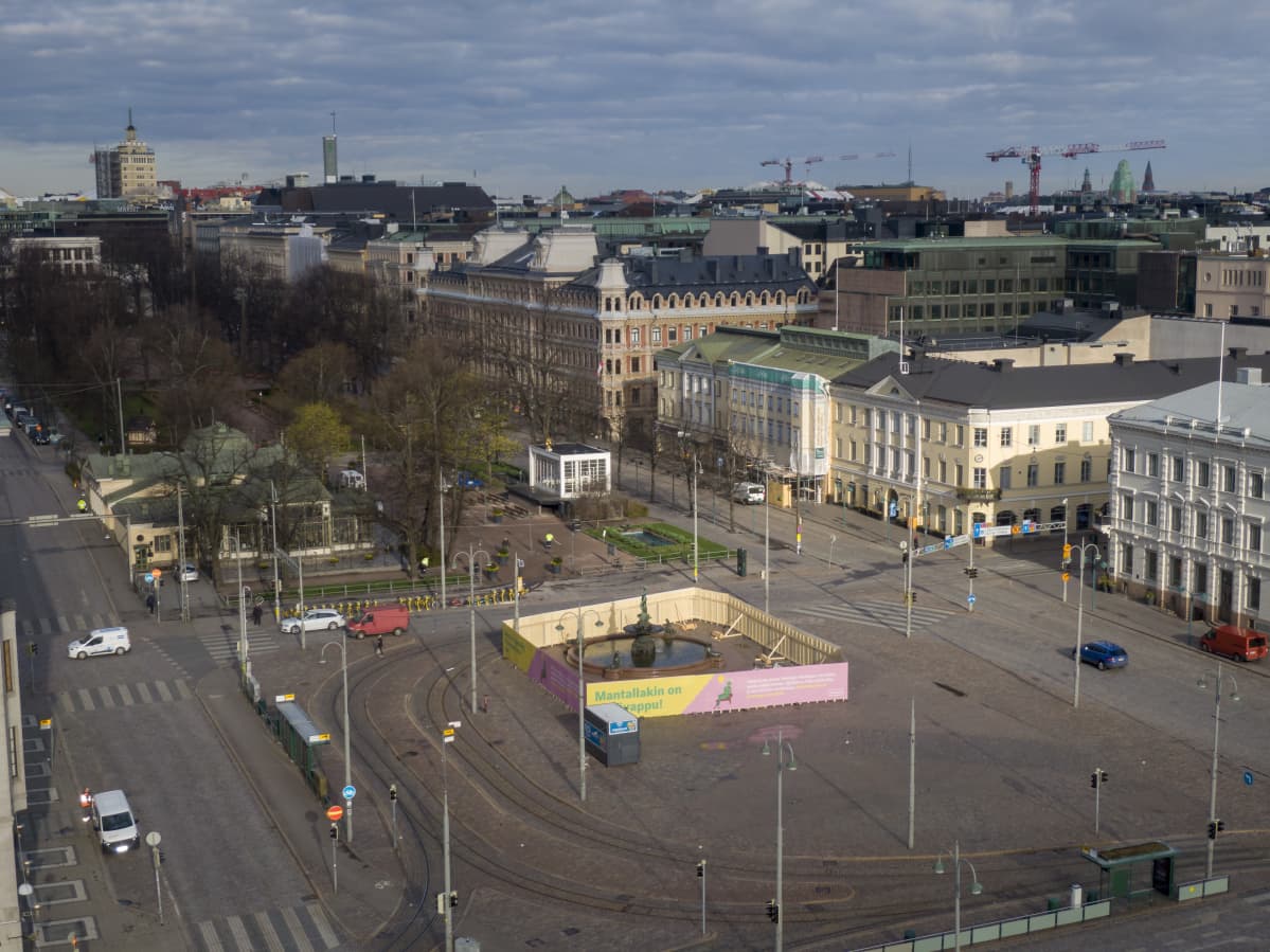 Havis Amanda patsas aidattuna vappu aaton aamuna, laaja