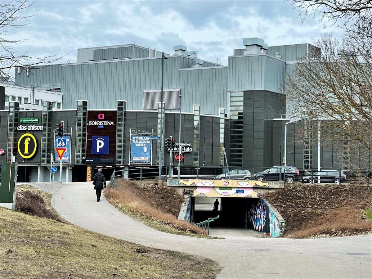 Ulkokuva kauppakeskus IsoKristiinasta