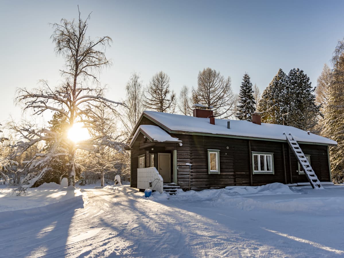 Sanginjoen suojelumetsän lähellä oleva mökki