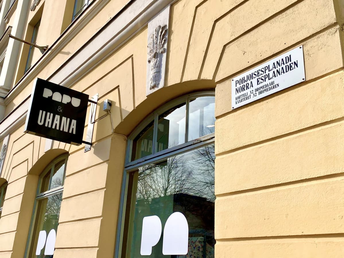 Uhanan liike Pohjoisesplanadilla.