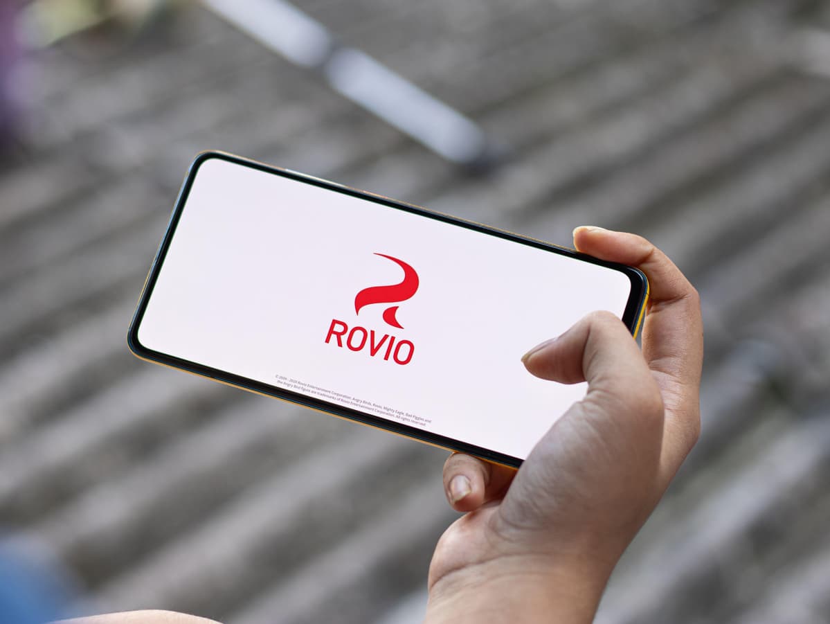 Rovion logo puhelimen näytöllä.