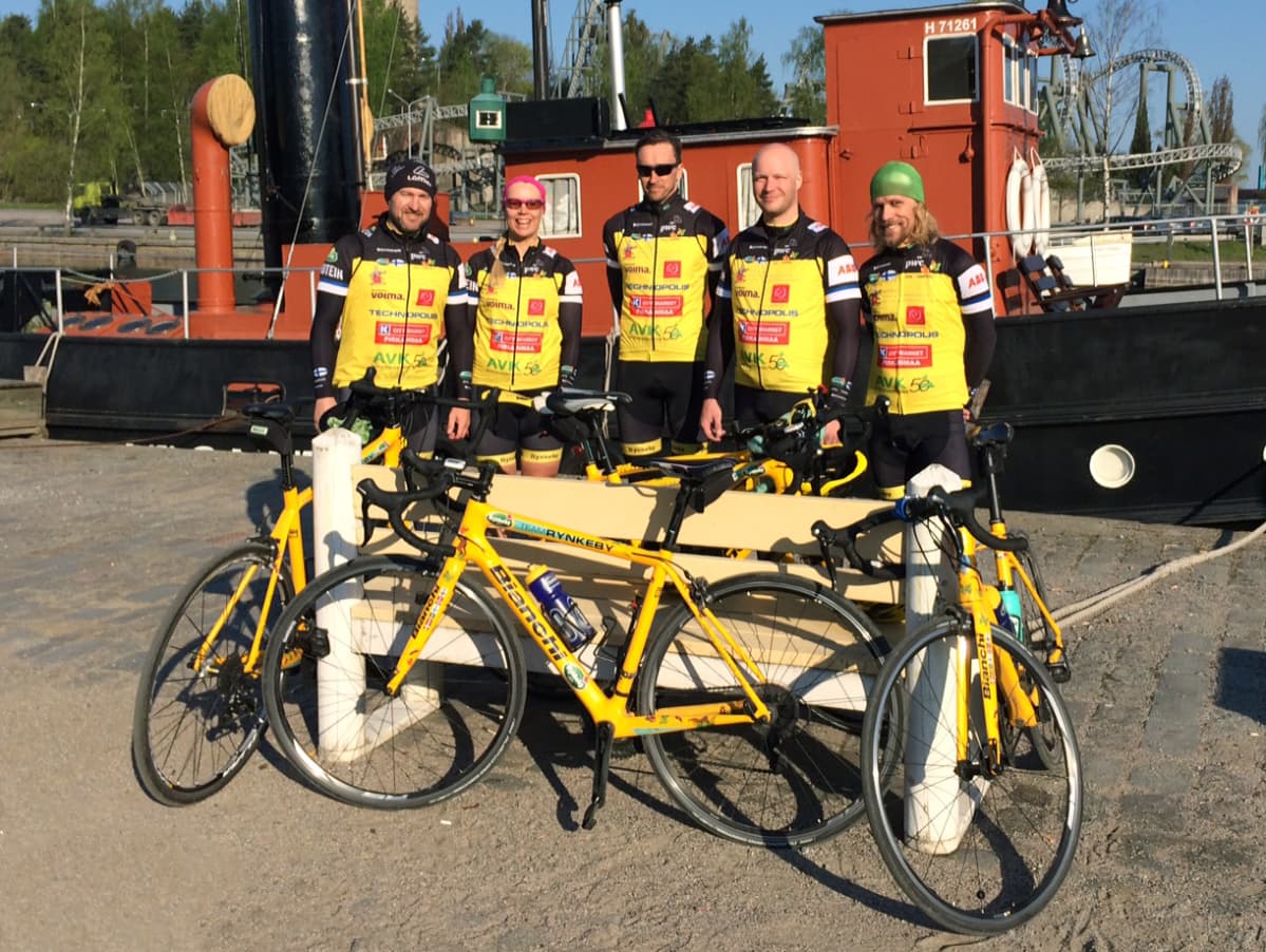 Team Rynkebyn edustajia lähdössä aamulenkille