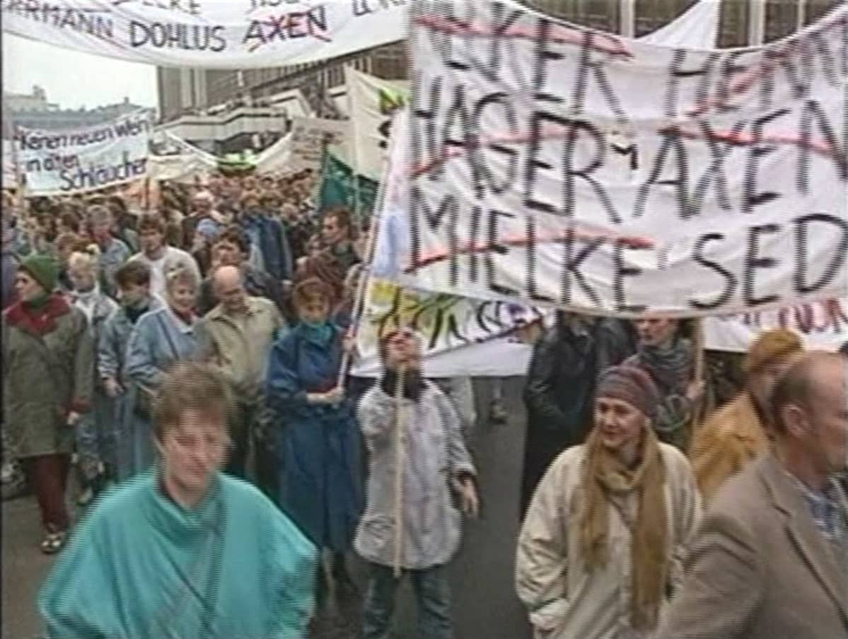 Mielenosoitus Berliinissä 1989.