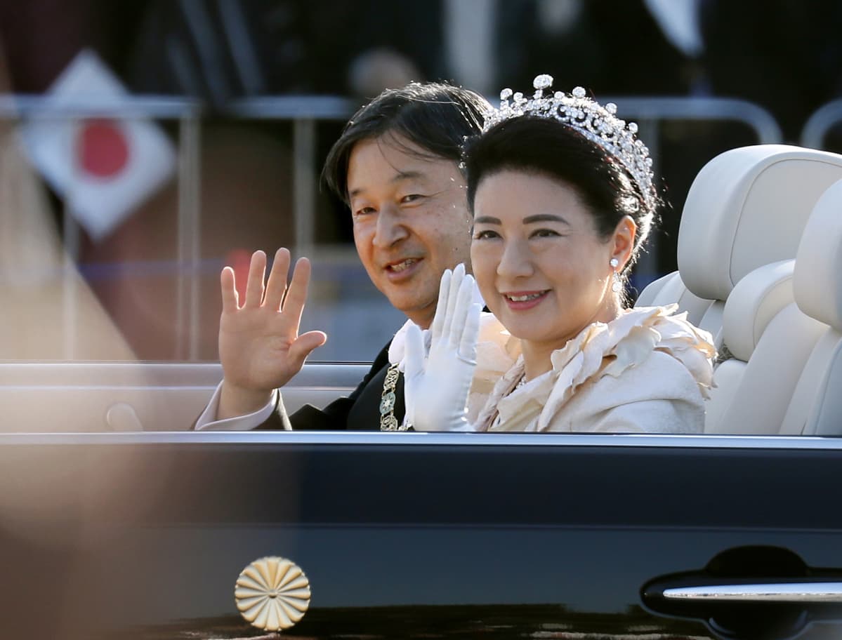 Japanin keisari Naruhito ja keisarinna Masako.