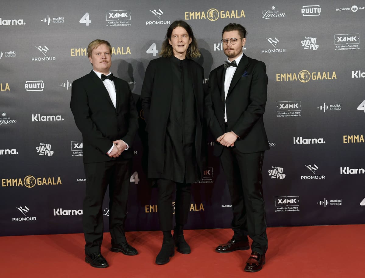Pariisin kevät jäseniä musiikkialan Emma-gaalan punaisella matolla Helsingissä.