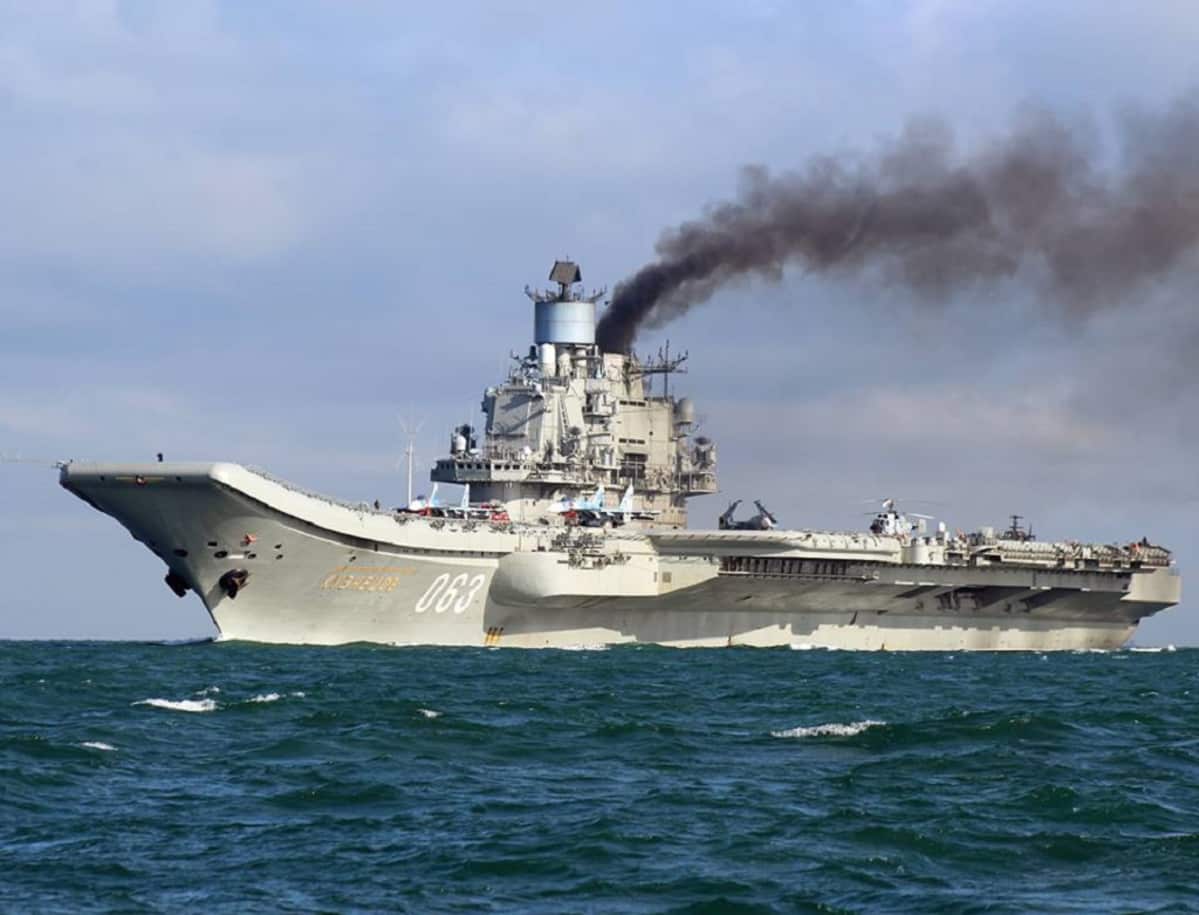 Kuvassa lentotukialus Amiraali Kuznetsov.