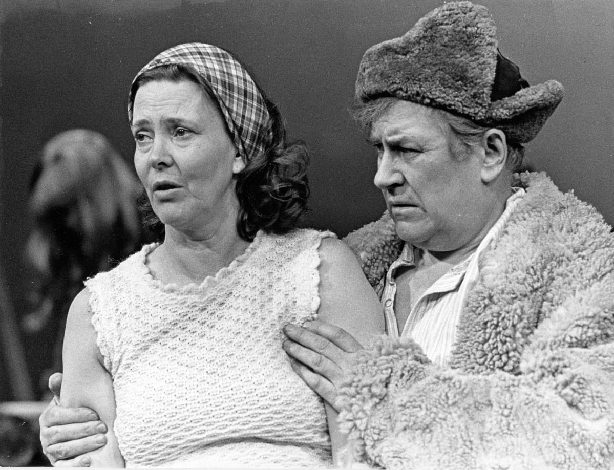 Tiina Rinne ja Sakari Jurkka näytelmästä Kaisa ja Otto, 1977.