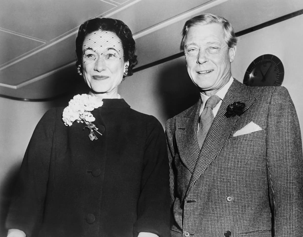 Wallis Simpson ja kruunustaan luopunut Edvard VIII mustavalkoisessa kuvassa.
