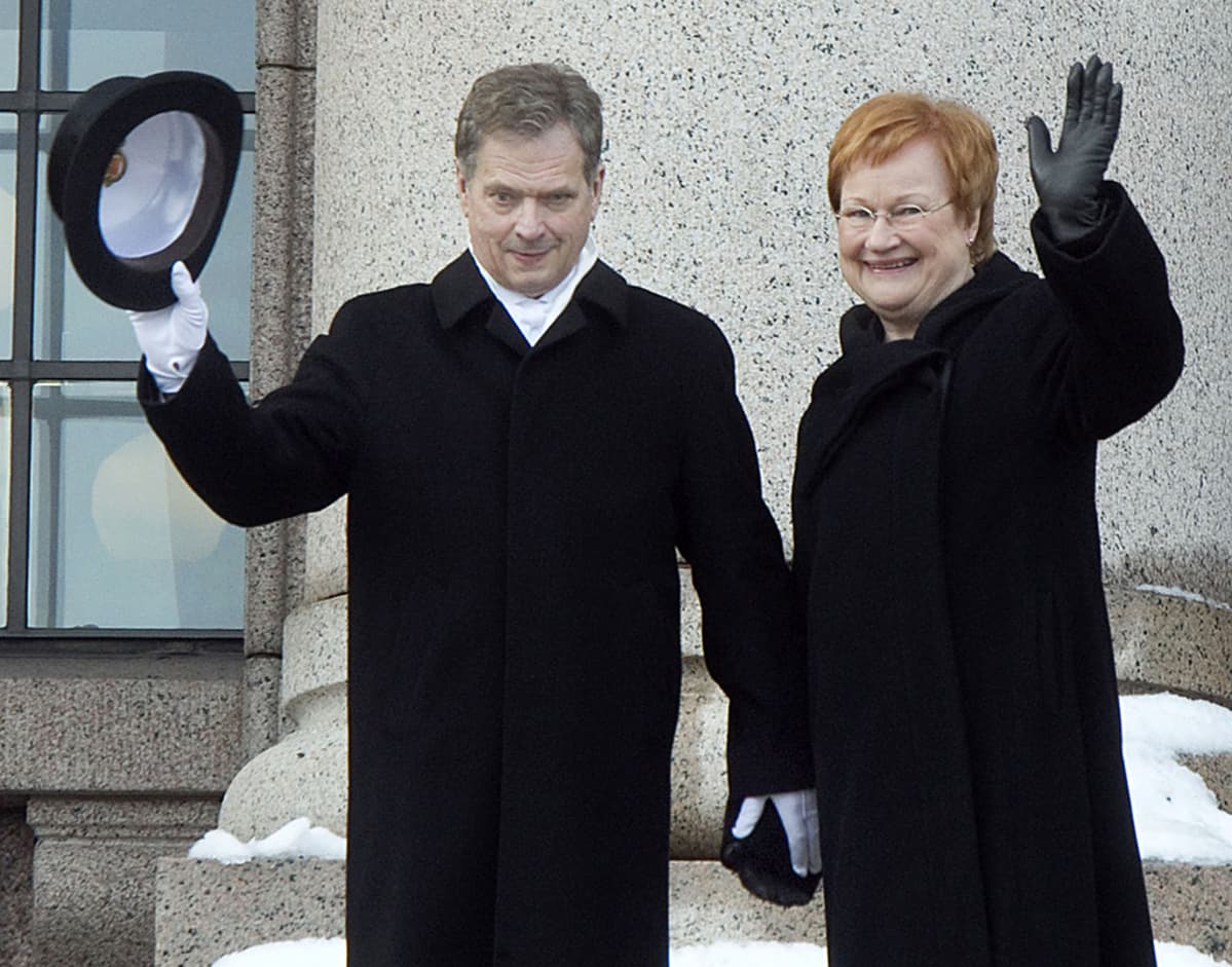 Aamulehti uutuuskirjasta: Tarja Halonen piti Niinistöä Aamulehti uutuuskirjasta: Tarja Halonen piti Niinistöä