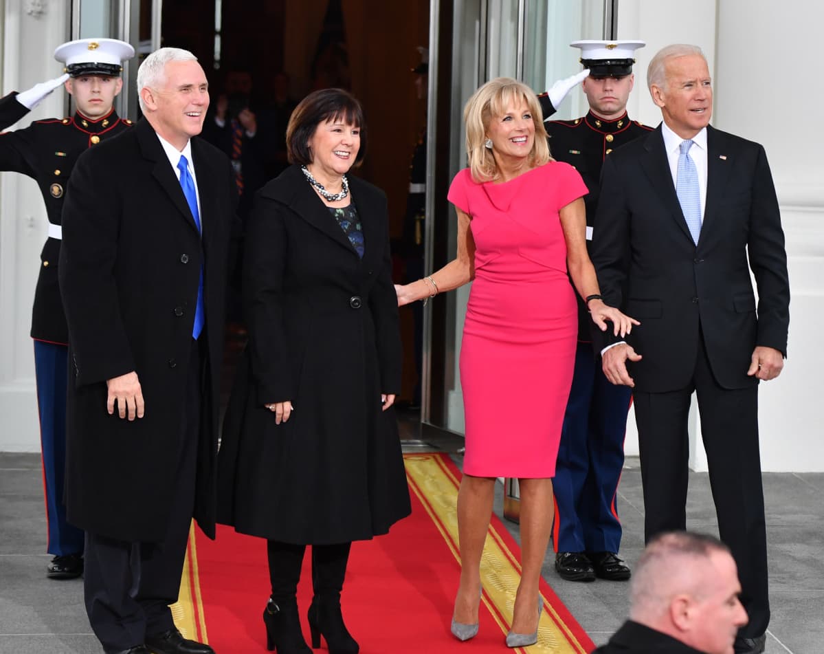 Karen ja Mike Pence sekä Joe ja Jill Biden.