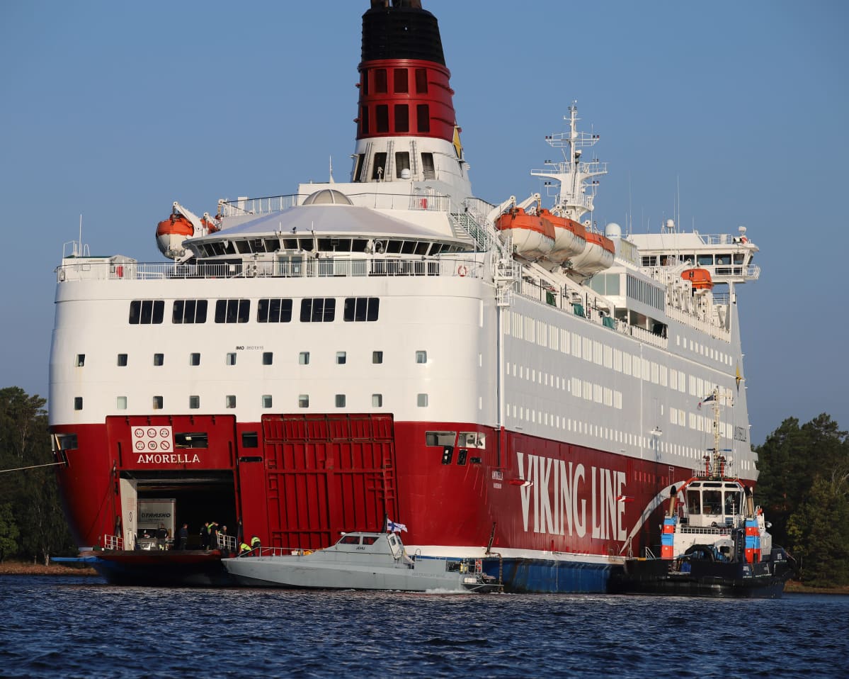 M/S Amorellan siirto Järsön saaren edustalla 23.9.2020.