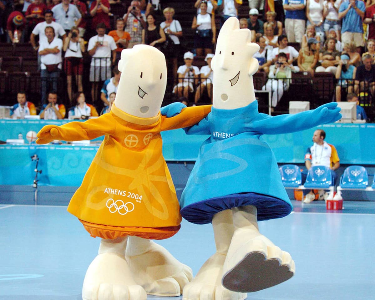 Ateenan vuoden 2004 olympialaisten maskotit Athena ja Phöbus.