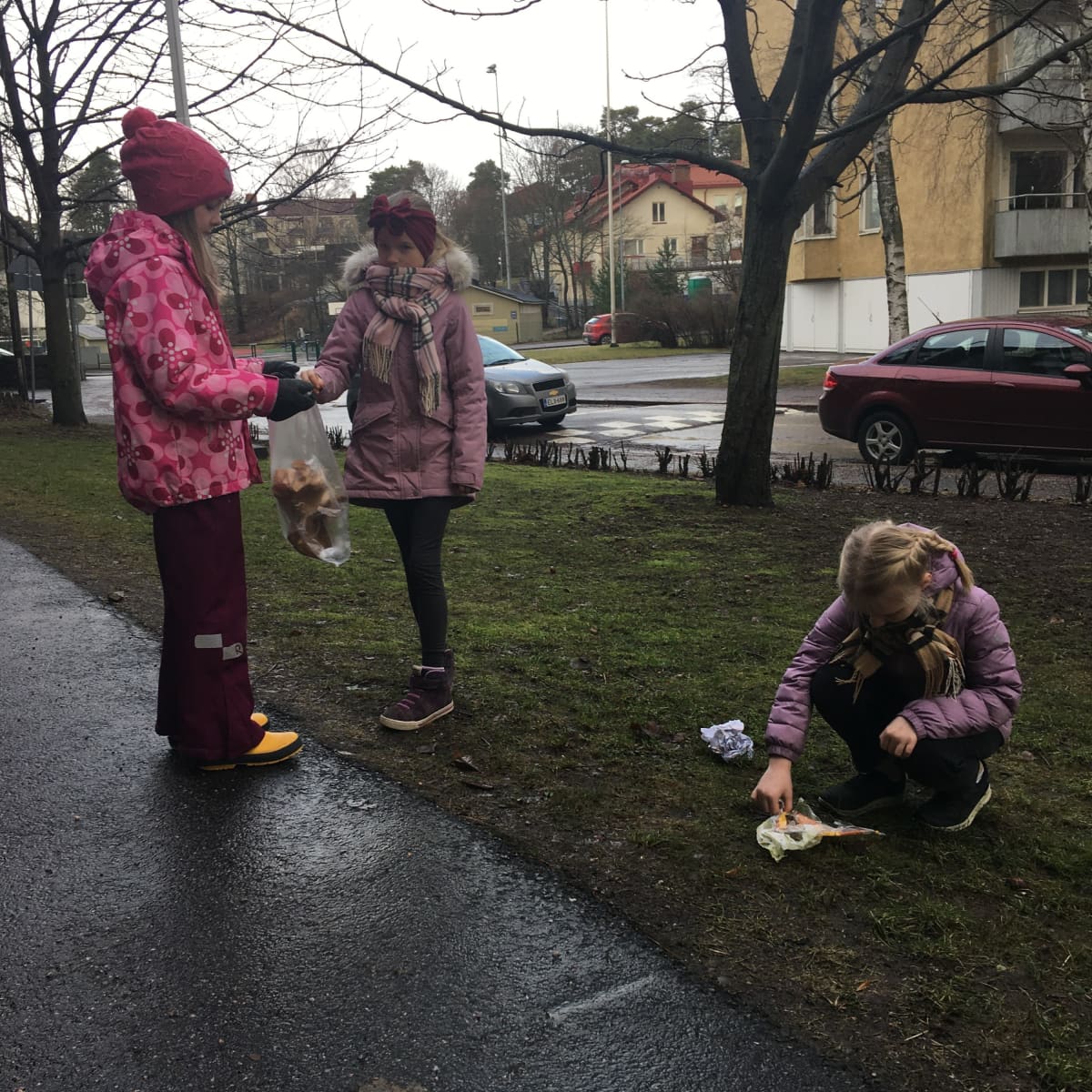 Lapsia voi innostaa pitämään luontoa puhtaana