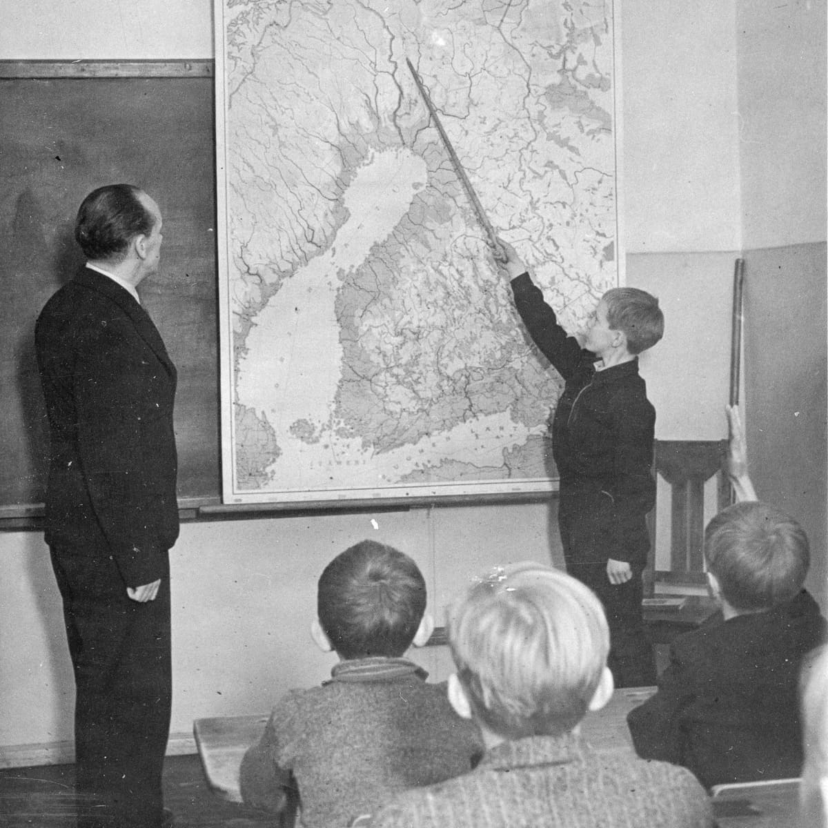 Opetusta kansakoulussa 1930-luvulla.