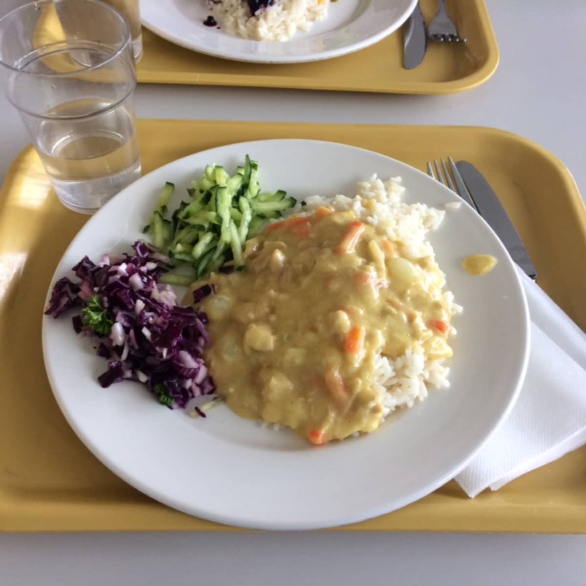 Kouluruokaa Turun Lyseossa.