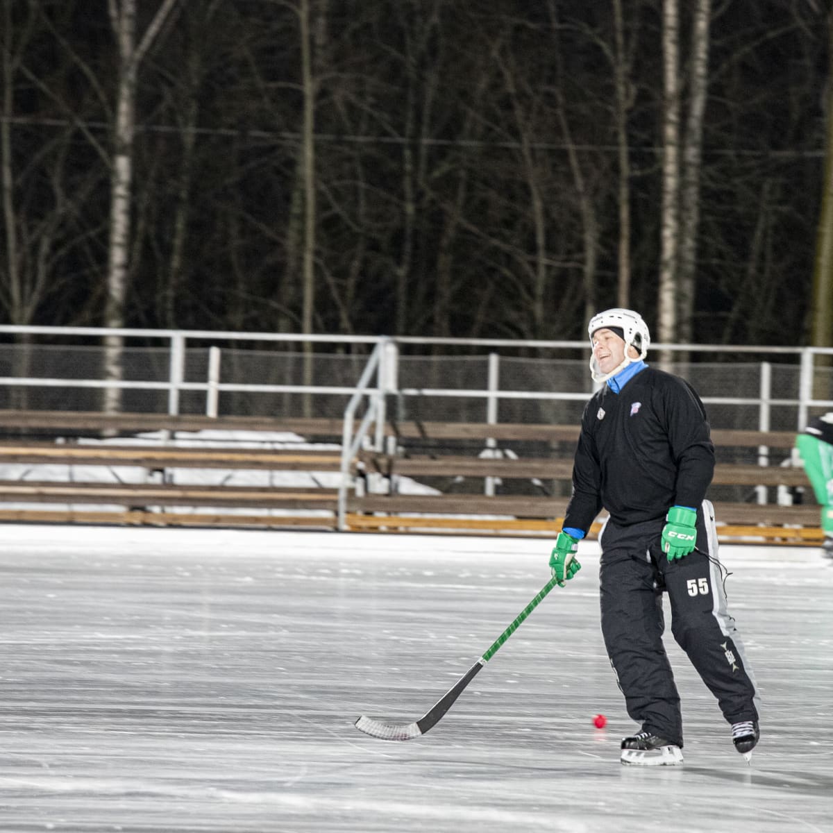 Lappeenrannan Veiterän valmentaja Valeri Gratchev vetämässä harjoituksia joukkueelle.